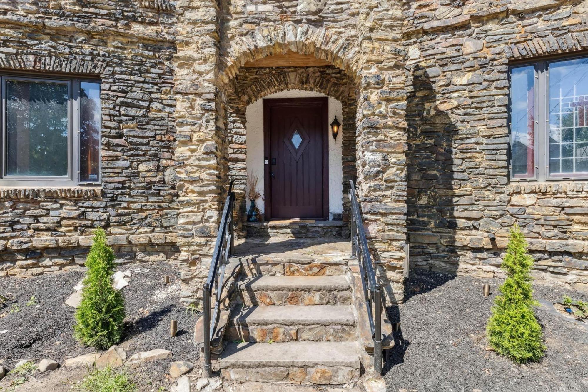 Enchanted Castle - Your Royal Getaway Awaits Кливленд Экстерьер фото