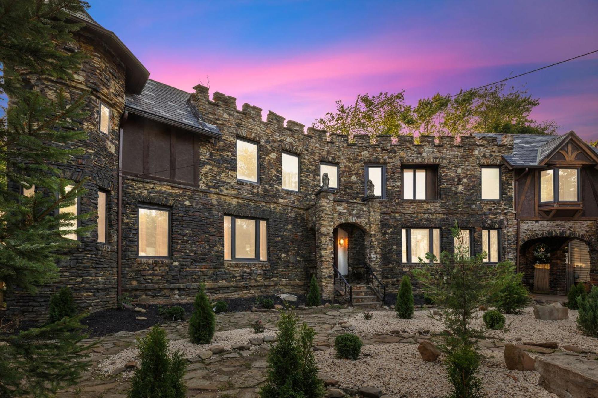 Enchanted Castle - Your Royal Getaway Awaits Кливленд Экстерьер фото